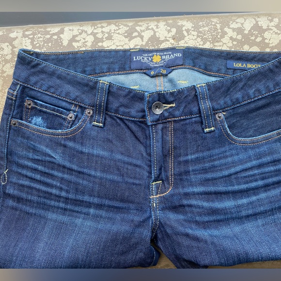 Lucky Brand Lola boot cut jeans. Size 6/28 - Picture 6 of 9